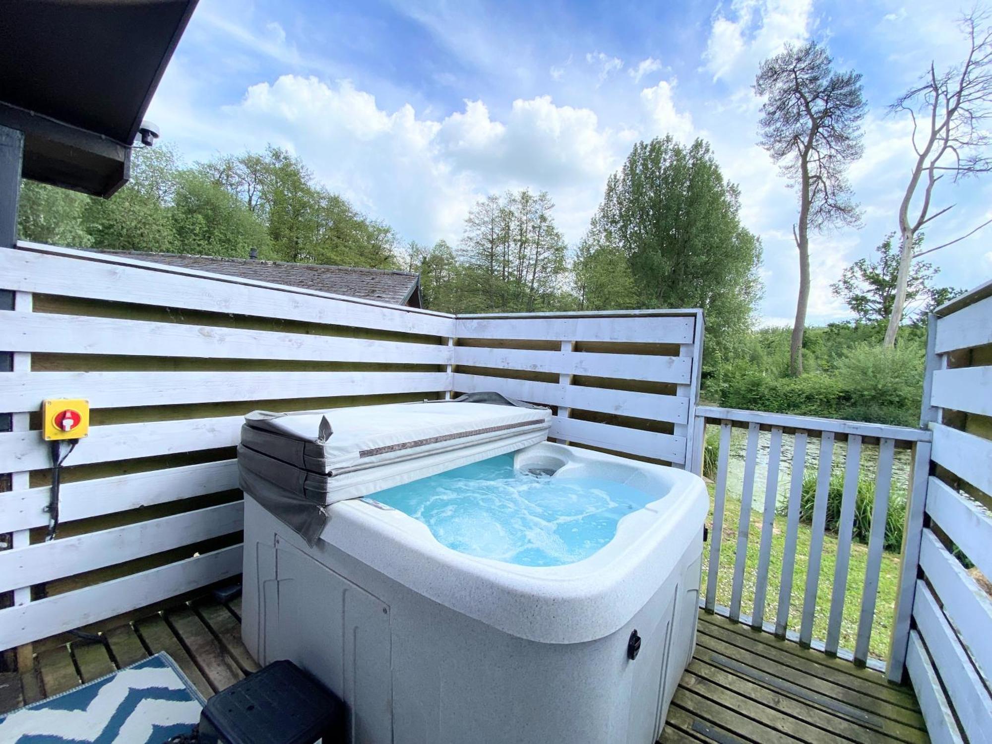 Magpie 2 Hot Tub Huntersmoon-Warminster-Longleat-Wiltshire Villa Kültér fotó